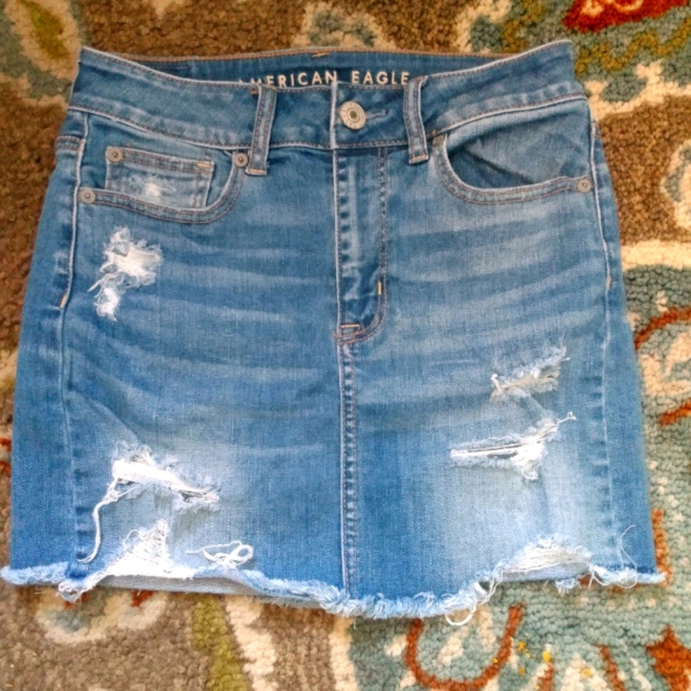 American eagle mini skirt.